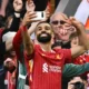 Mohamed Salah-sărbătorește făcându-și un selfie după ce a marcat contra lui, Tottenham și a câștigat titlul din Premier League pe Anfield, duminică, 27 aprilie 2025. foto - AP