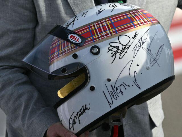 casca jackie stewart semnata michael schumacher foto: F1