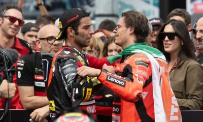 Danilo Petrucci (stanga) si Nicolo Bulega (dreapta), Italian WorldSBK parc ferme, foto - Gold and Goose.