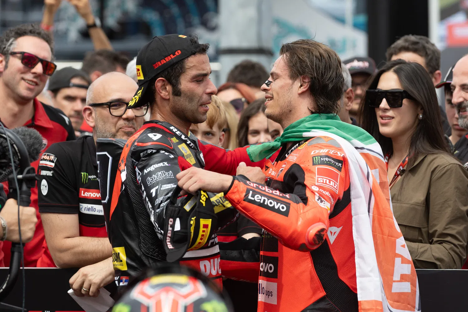 Danilo Petrucci (stanga) si Nicolo Bulega (dreapta), Italian WorldSBK parc ferme, foto - Gold and Goose.
