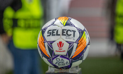 Mingea oficiala din Super Liga sezon 2024/2025, foto: Emil Sebastian Popescu/sportpulse.ro