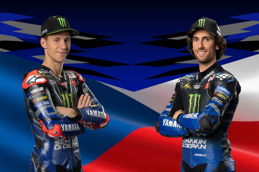 Fabio Quartararo (stanga) si Alex Rins (dreapta), piloti Yamaha Factory Racing
