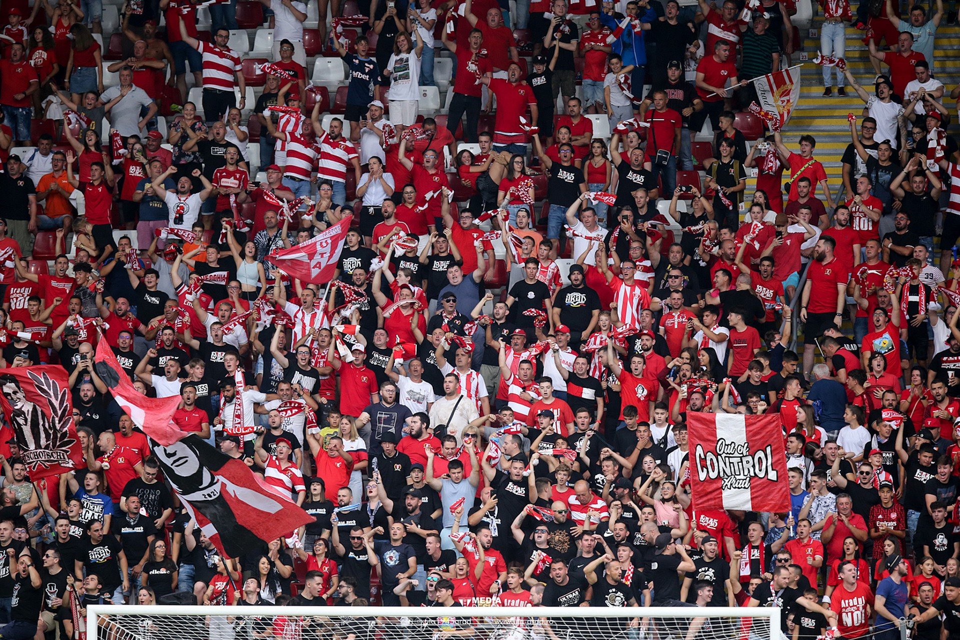 Suporterii UTA celebrand, foto-profimedia