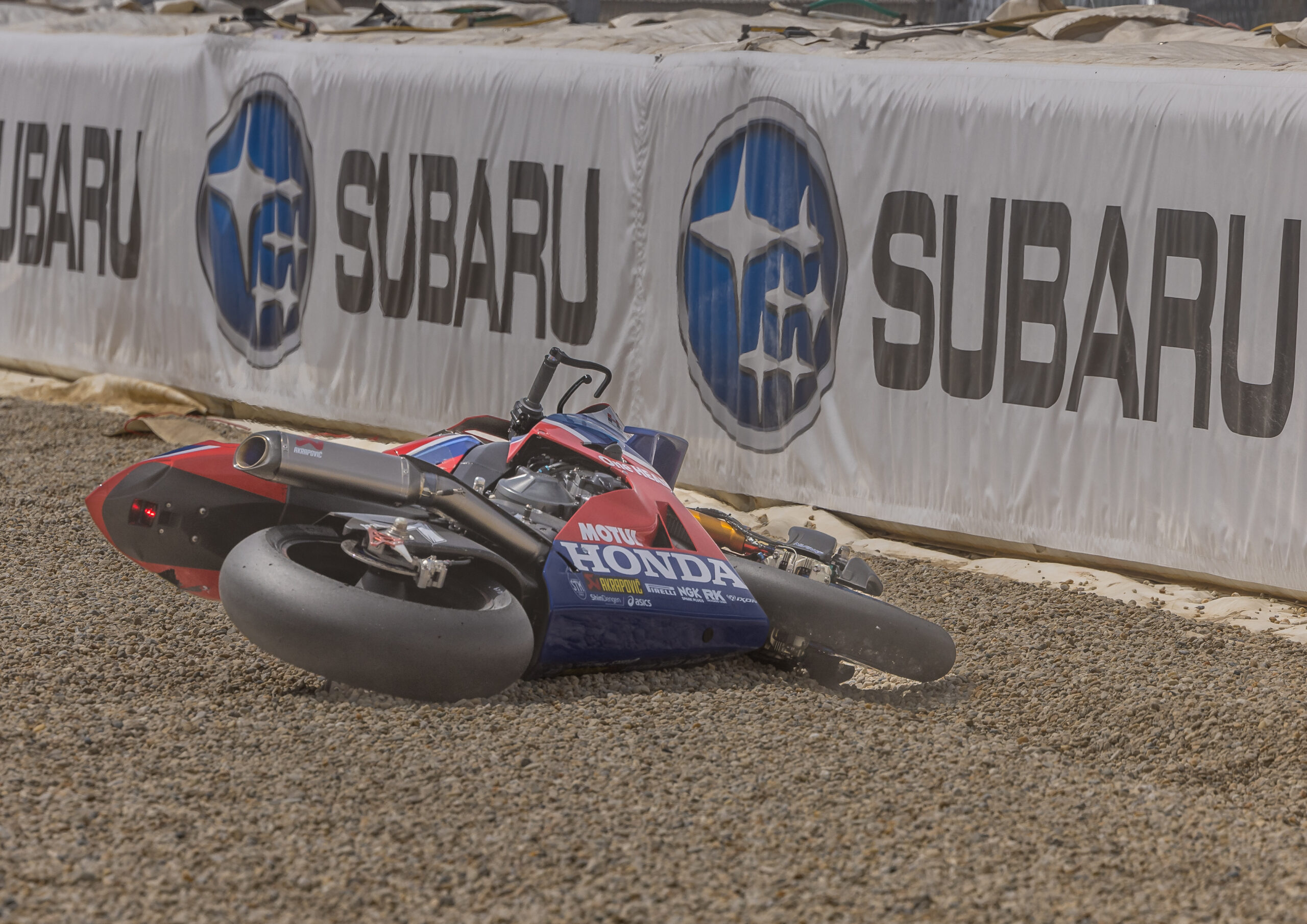 Motocicleta lui Iker Lecuona imiplicata in accident la World SBK Hungarian Round, Balaton Park Circuit, foto: Emil Sebastian Popescu/SportPulse 26.07.2025