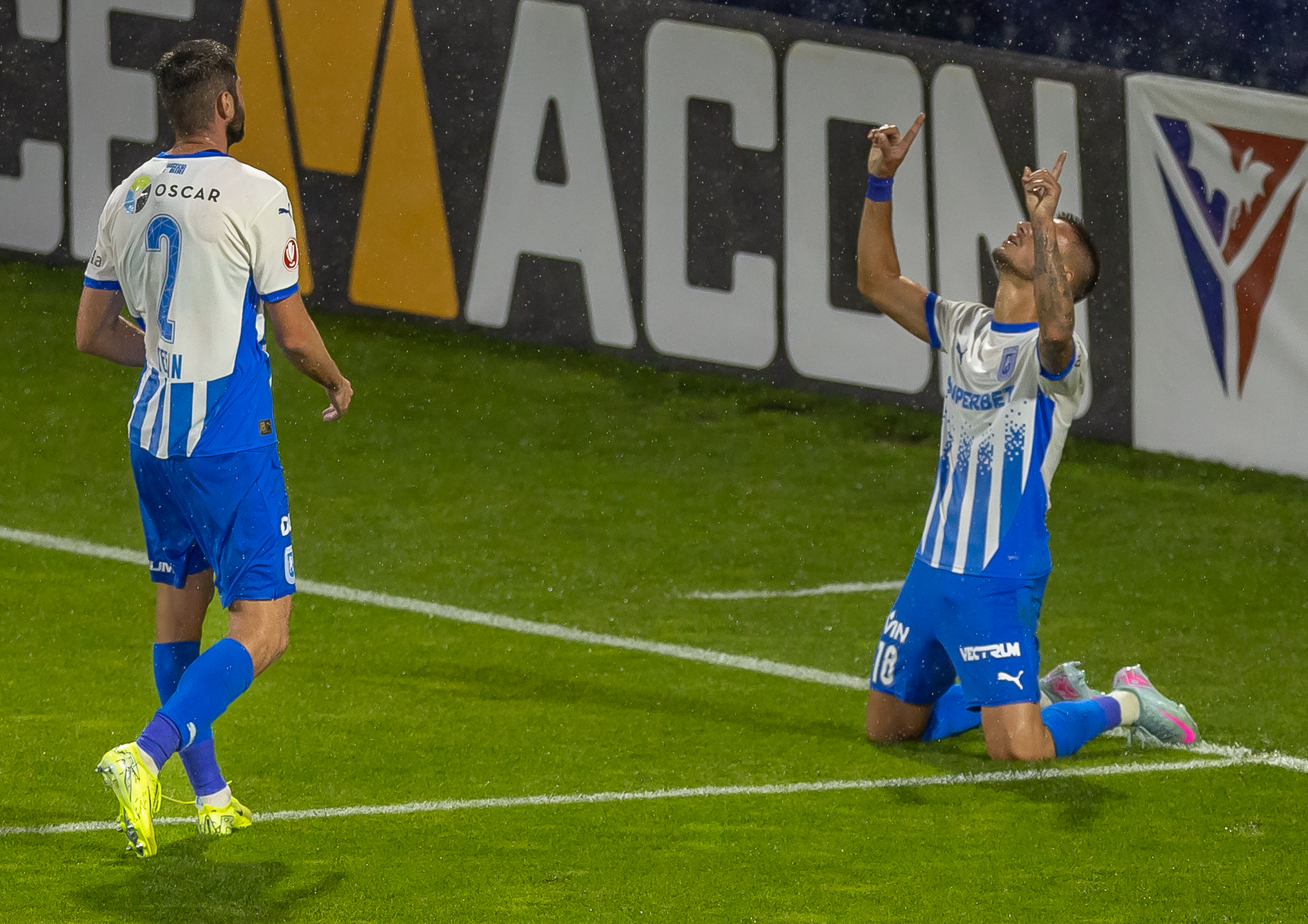 Mihnea Radulescu (dreapta) si Florin Stefan (stanga) de la Universitatea Craiova celebrand golul marcat, foto Emil Sebastian Popescu/SportPulse