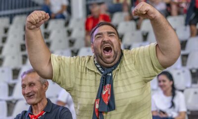 Suporter dinamovist celebrand la finalul meciului, foto: Emil Sebastian Popescu/SportPulse
