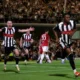 Jucatorii lui Grimsby celebrand dupa victoria impotriva lui Manchester United, foto: Manchester Evening News