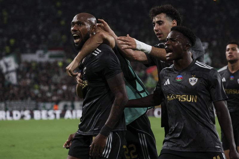 Jucatorii lui Qarag celebrand, foto News Az