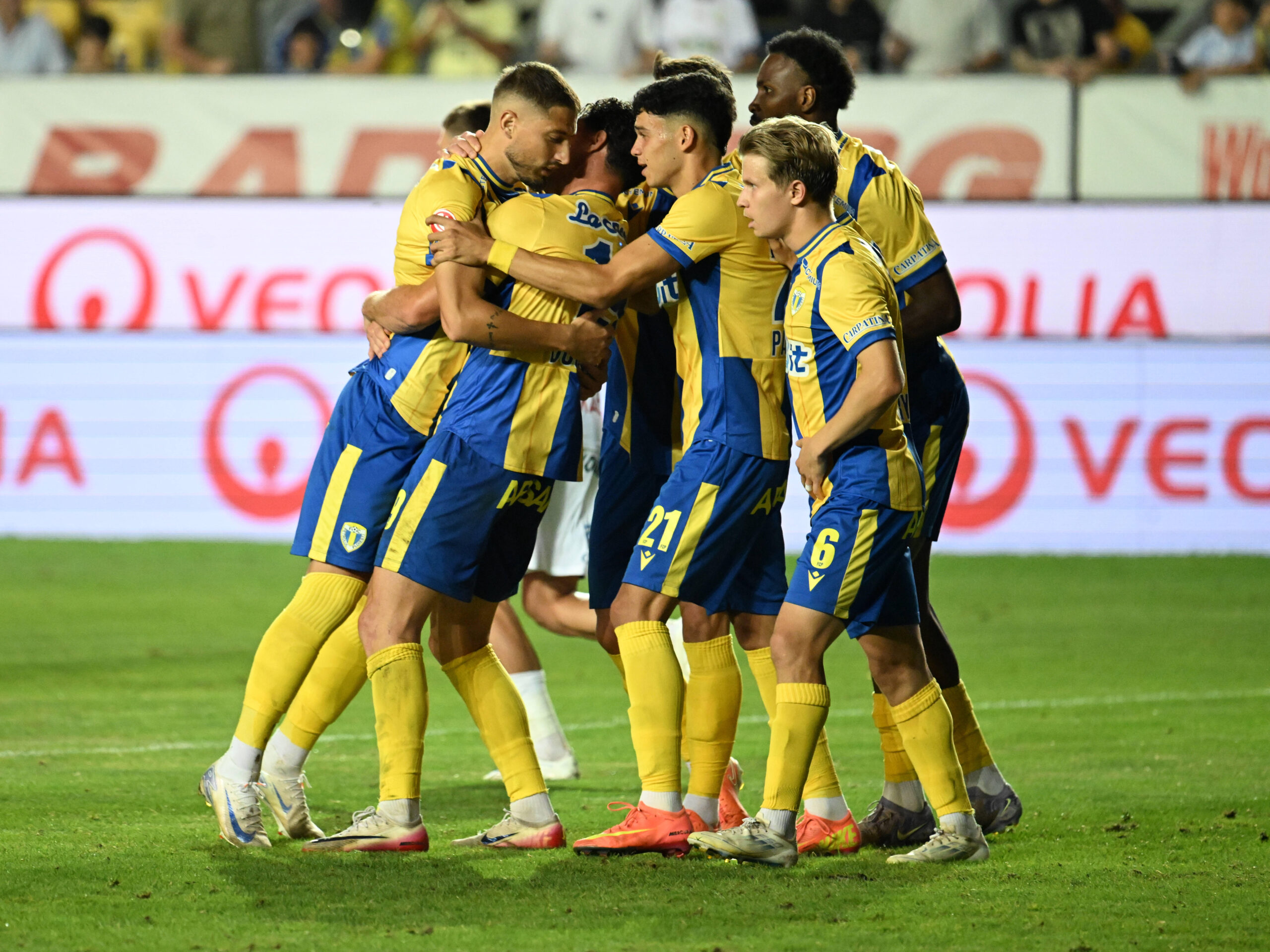 Jucatorii Petrolului celebrand golul, FOTO:Razvan Pasarica/SPORT PICTURES