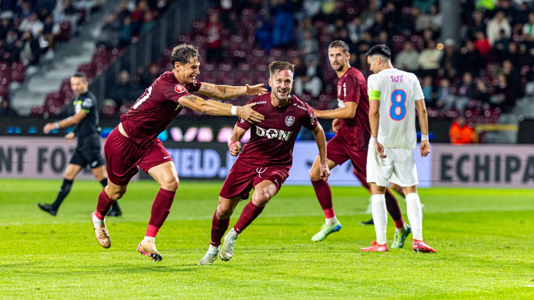 Jucatorii CFR CLuj celebrand golul foto: Horvath Tamas/SportPulse