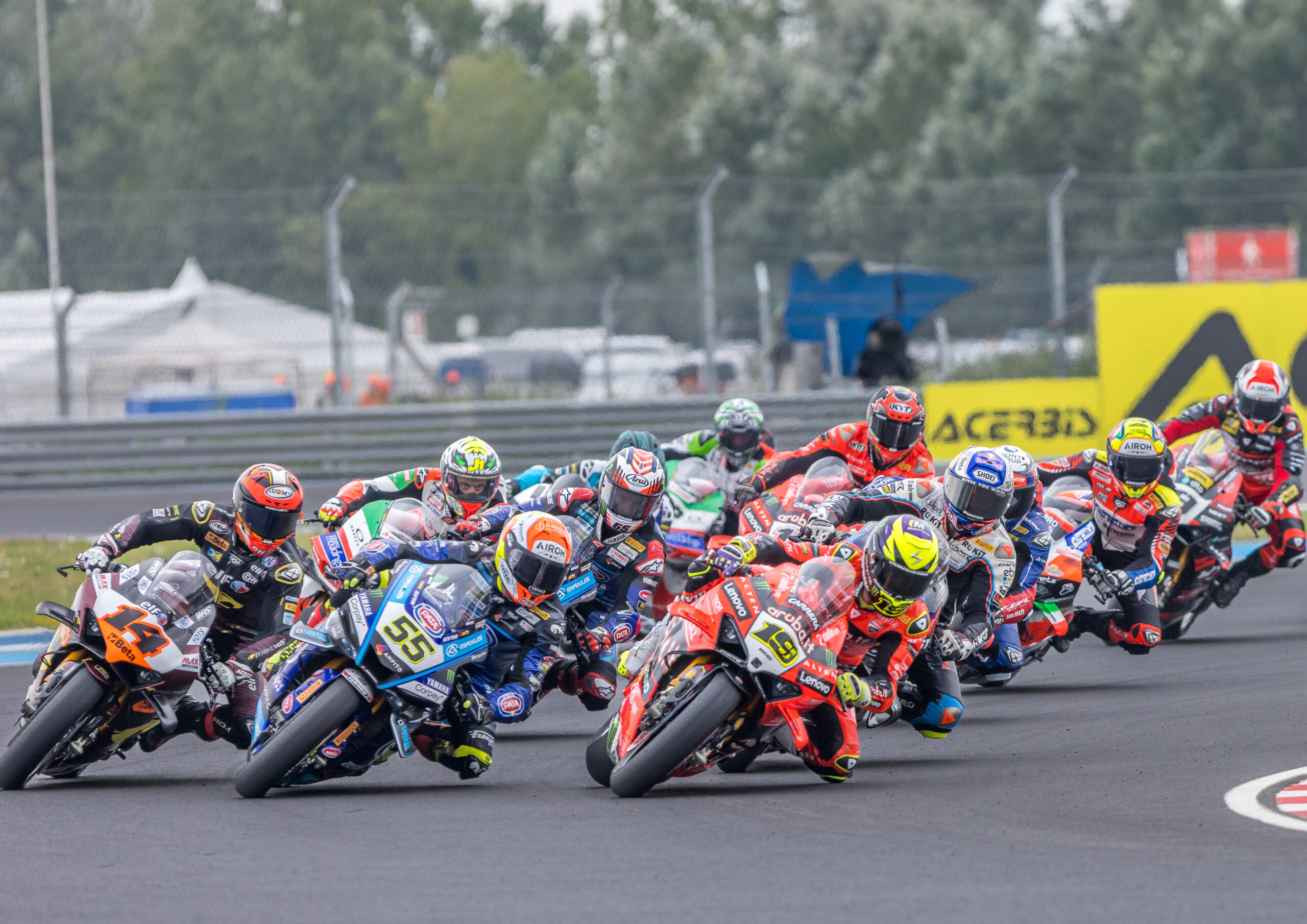 Sam Lowes (stanga), Andrea Locatelli (centru) si Alvaro Bautista (dreapta) conducand plutonul la World SBK Race 2 Hungarian Round, Balaton Park Circuit, foto: Emil Sebastian Popescu/SportPulse 27.07.2025