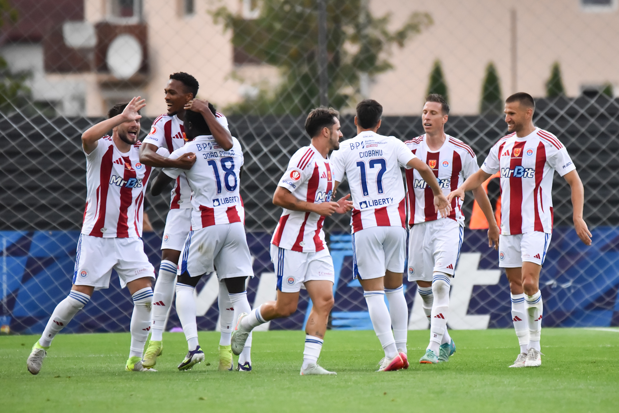 Fotbalistii galateni se bucura dupa un gol marcat in SuperLiga © FOTO:Zoltan Pal/SPORT PICTURES