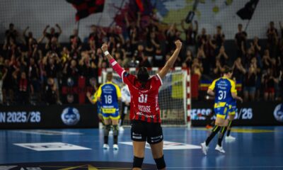 Lorena Ostase - Gloria Bistrita, celebrand victoria meciului de EHF Champions League cu Storhamar Handaball Elite, FOTO: Pagina oficiala Gloria Bistrita