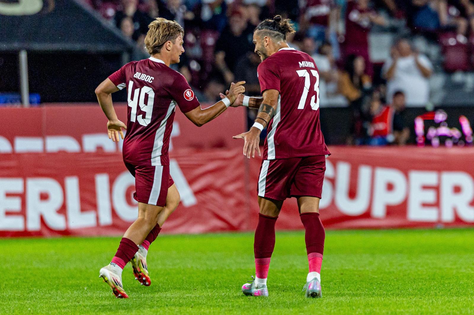 Lorenzo Biliboc si Karlo Muhar de la CFR CLuj, celebrand golul, FOTO/ Horvath Tamas/SportPulse