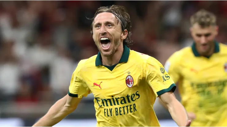 Luka Modric d=- AC Milan, celebrand primul sau gol in Serie A, in meciul dintre AC Milan vs Bologna, Foto: WST
