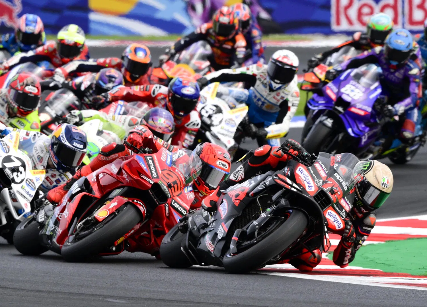 Marco Bezzecchi si Marc Marquez in fruntea plutonului, in cursa de la San Marino GP, FOTO: CalmoPhoto