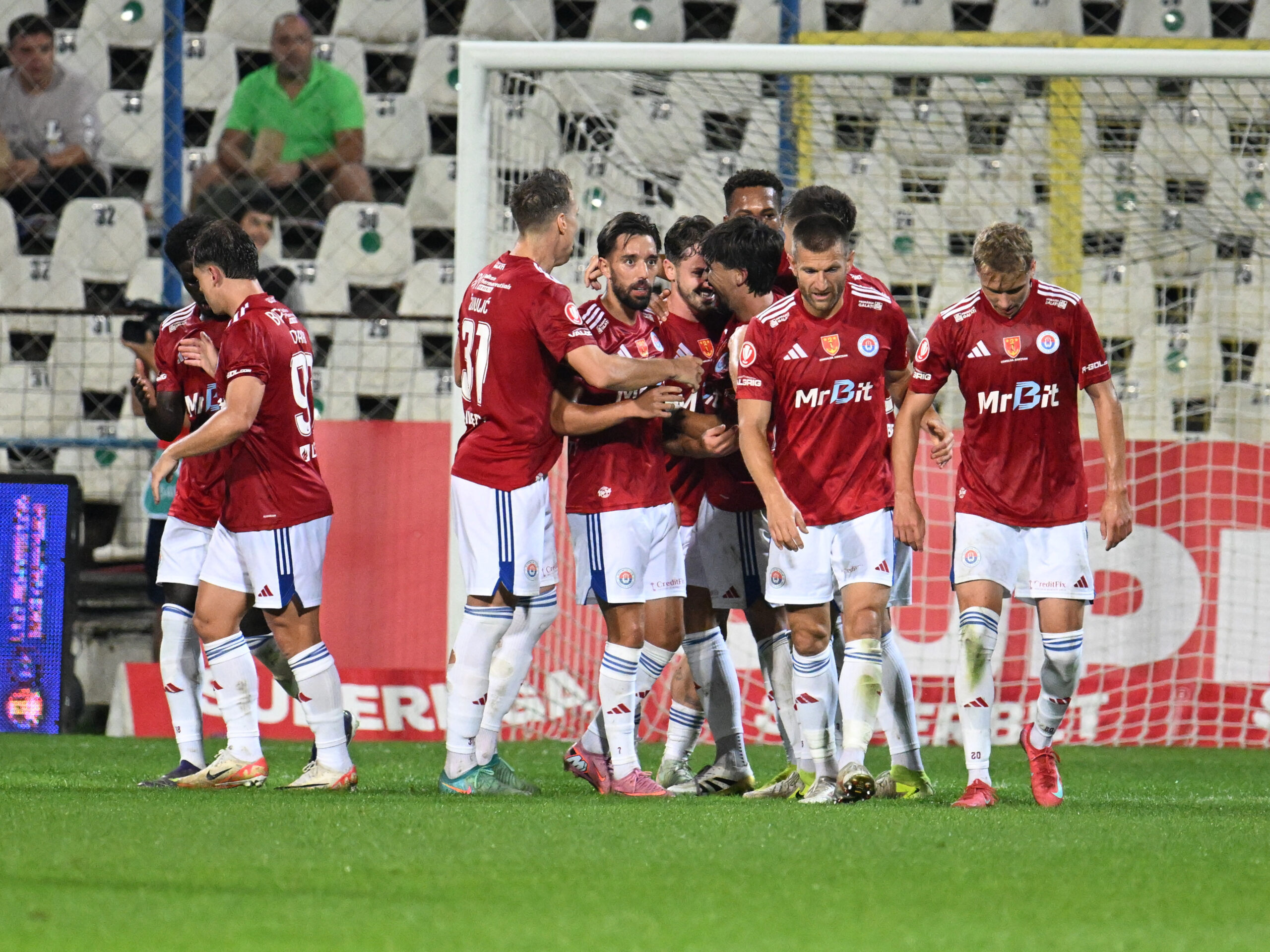 Bucurie a fotbalistilor galateni Andre Miguel Pinto Lopes, Joao Pedro Santos Lameira, Milen Zhelev, Diego Zivulic si Daniel Sandu dupa un gol marcat in meciul dintre Otelul Galati si Universitatea Craiova, contand pentru Superliga Superbet, desfasurat pe Stadionul Otelul din Galati, sambata 20 septembrie 2025. © FOTO:Razvan Pasarica/SPORT PICTURES