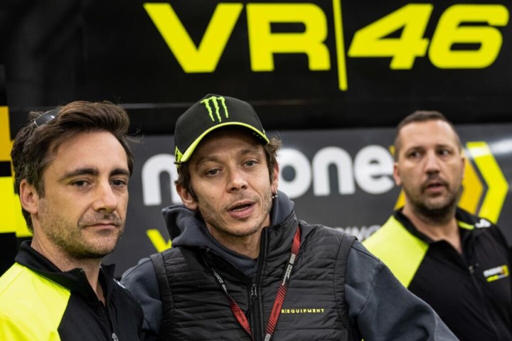 Pablo Nieto si Valentino Rossi in boxa echipei VR46, FOTO/ motosan