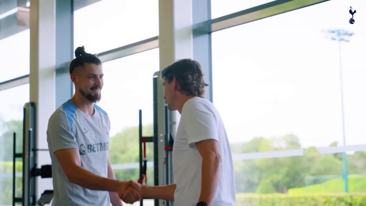 Radu Dragusin si Thomas Frank, foto preluare facebook Tottenham