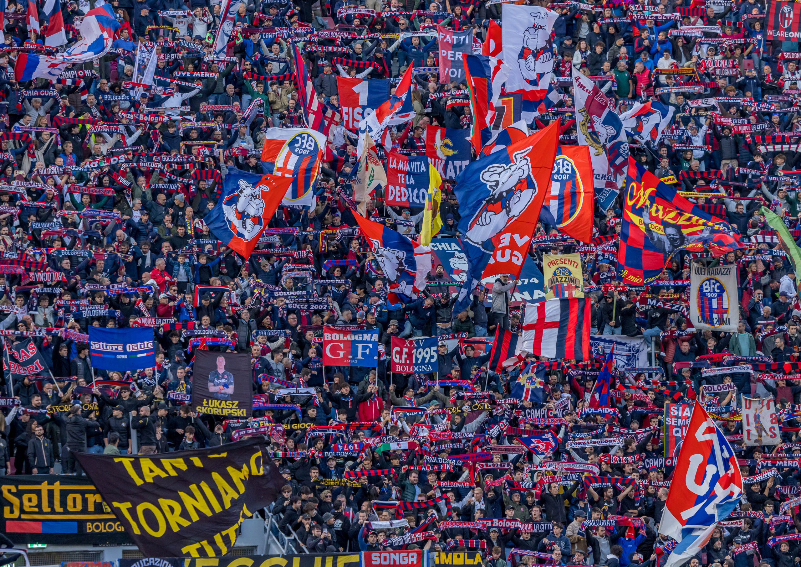 Fanii Bolongna inaintea meciului de Uefa Europa League impotriva celor de la Freiburg, FOTO/Emil Sebastian Popescu/SportPulse
