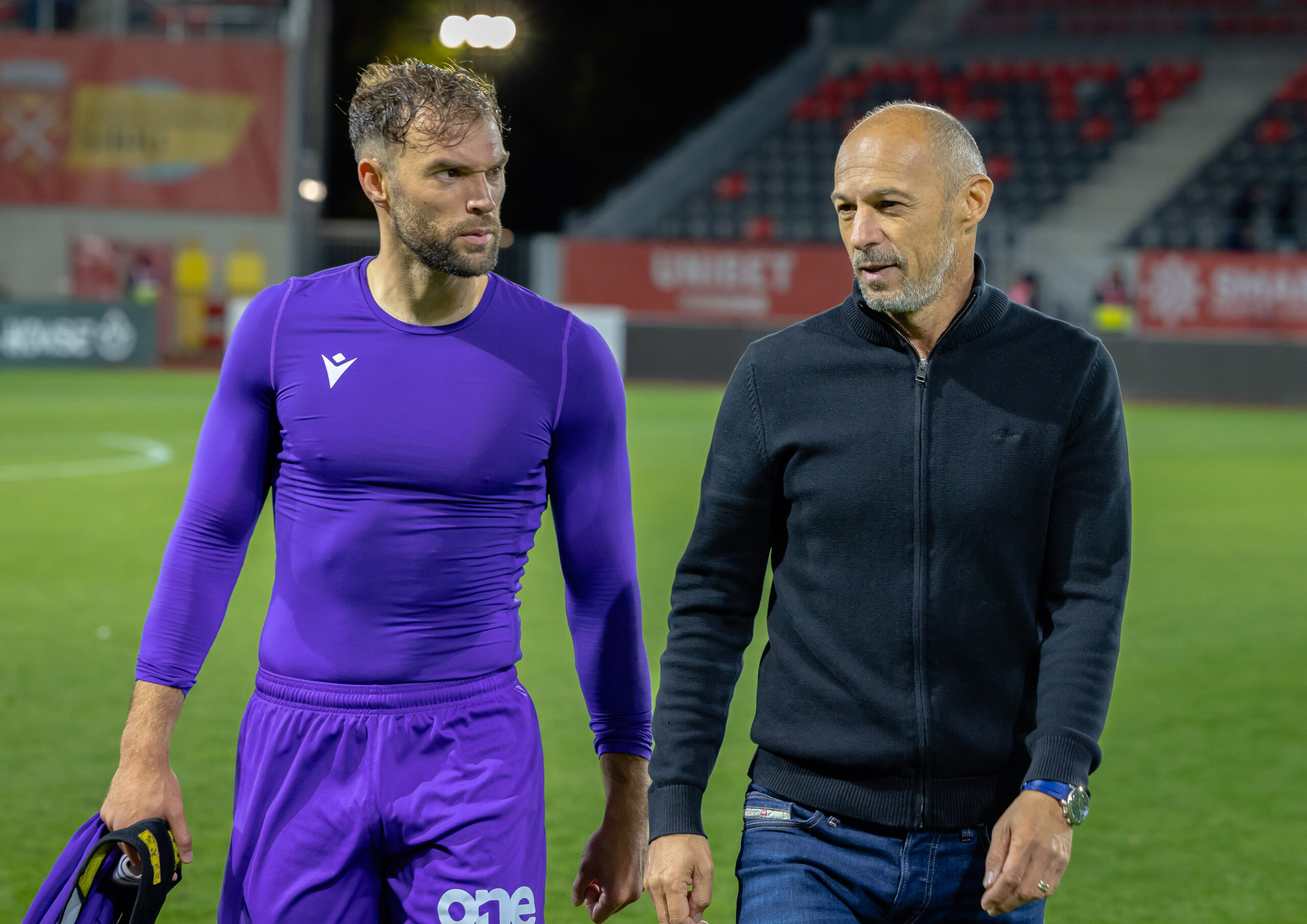 Bogdan Andone antrenorul lui FC Arges, alaturi de Rober Sierra la finele meciului, FOTO: Emil-Sebastian Popescu / SportPulse