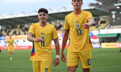 Fotbalistii romani David Pacuraru si Jason Kodor se bucura dupa un gol marcat in meciul de fotbal dintre Romania U20 si Cehia U20, contand pentru Elite League U20, desfasurat pe Stadionul comunal Concordia din Chiajna, vineri 10 octombrie 2025. © FOTO:Razvan Pasarica/SPORT PICTURES