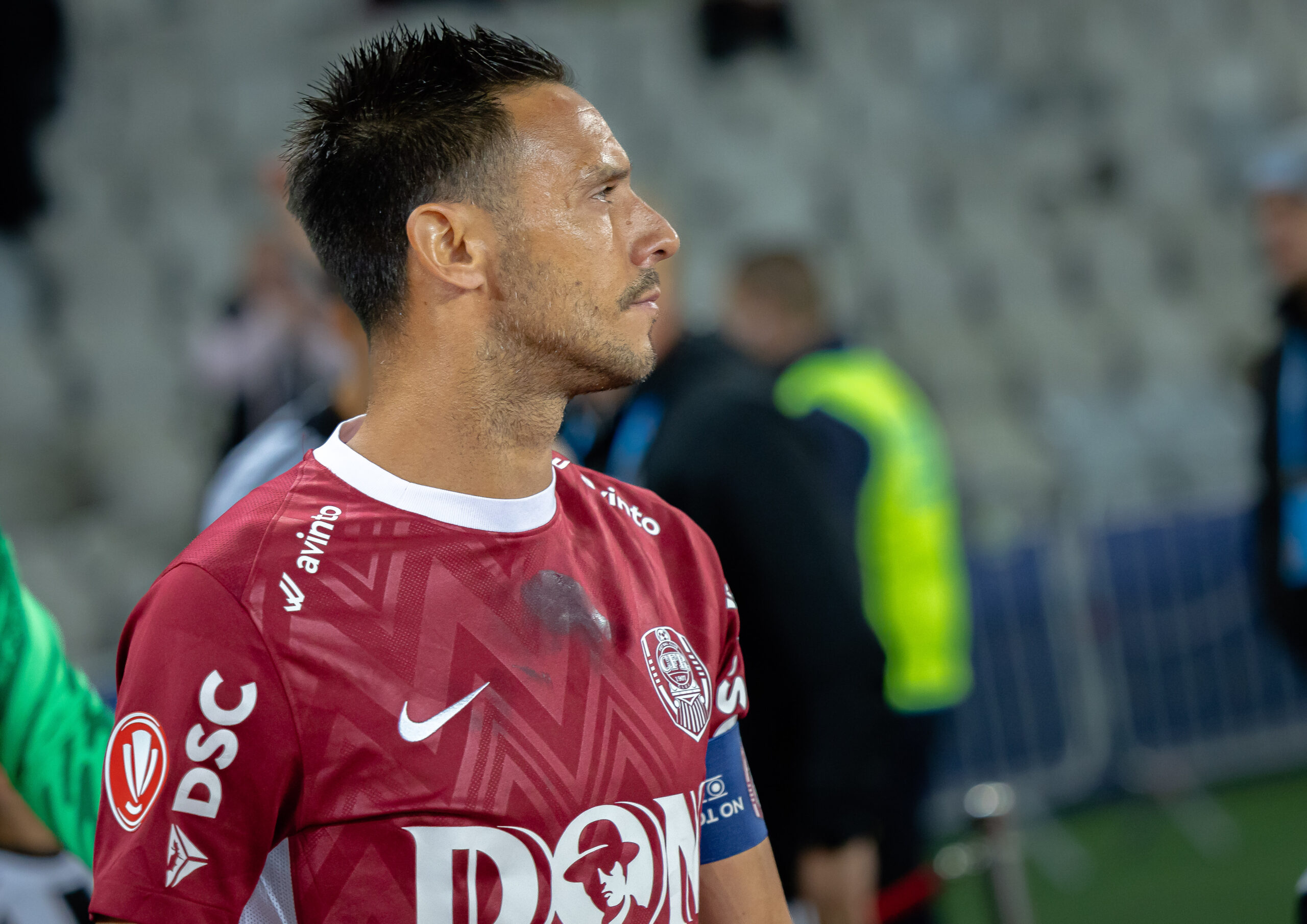 Mario Camora, capitanul lui CFR Cluj parasind dezamagit terenul, FOTO/Emil Sebastian Popescu/ESPphoto