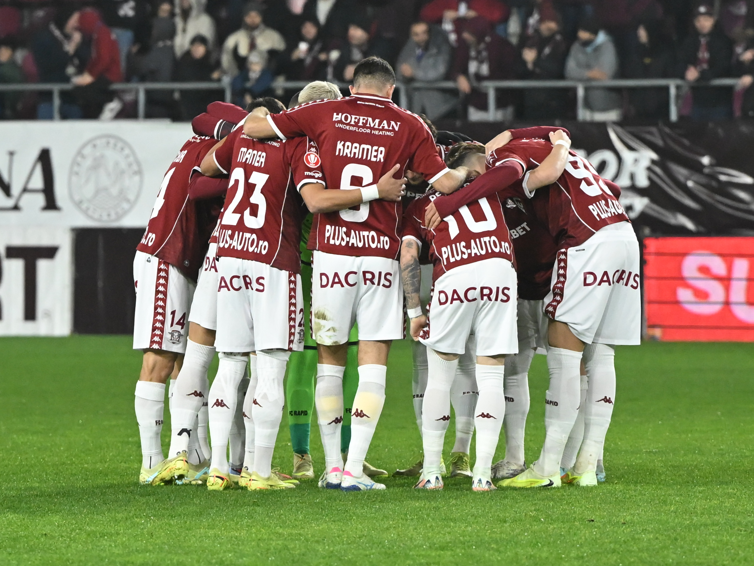 Fotbalistii rapidisti se incurajeaza inaintea partidei © FOTO:Razvan Pasarica/SPORT PICTURES