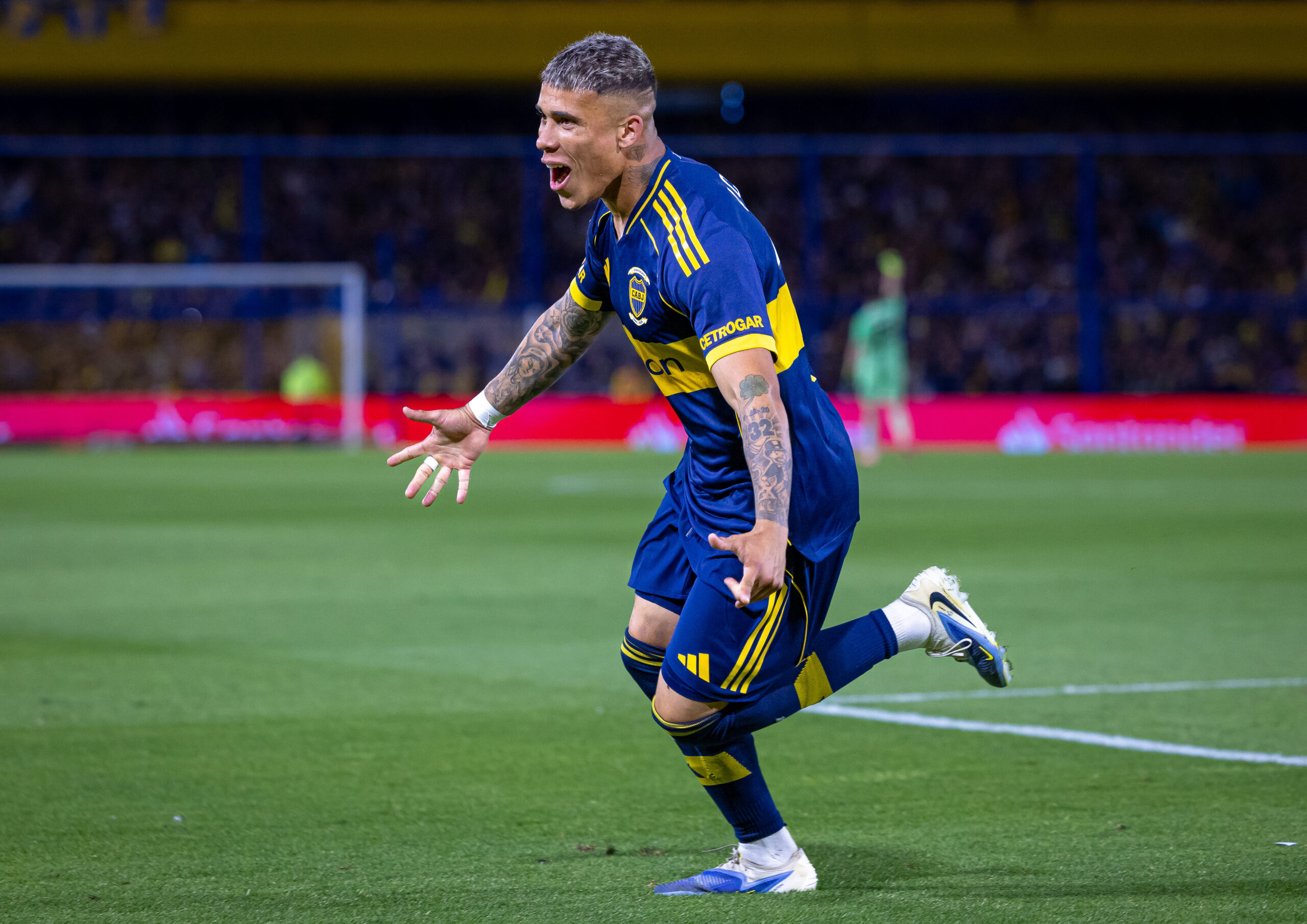 Ayrton Costa de la Boca Juniors celebrand golul in meciul desfasurat pe Stadionul La Bombonera, Buenos Aires, Argentina, FOTO: Emil-Sebastian Popescu/SportPulse
