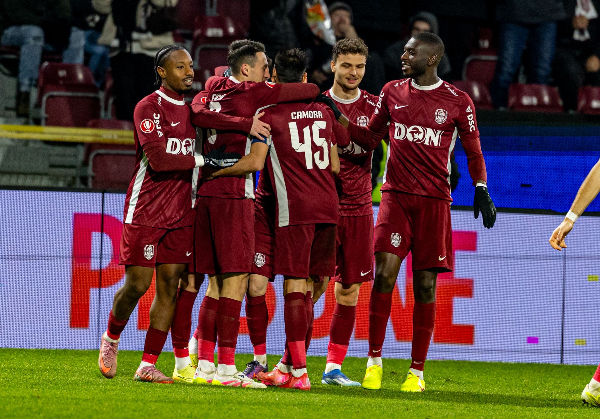 Jucatorii CFR celebrand, FOTO/Horvath Tamas/SportPulse