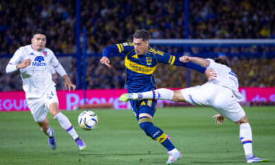 Miguel Merentiel de la Boca Juniors in duel cu fundasii celor de la Tigre, in meciul de fotbal din Clausura etapa 16, Club Atletico Boca Juniors si Club Atletico Tigre desfasurat pe Stadionul La Bombonera, Buenos Aires, Argentina, duminica 16 nov 2025 FOTO: Emil-Sebastian Popescu/SportPulse