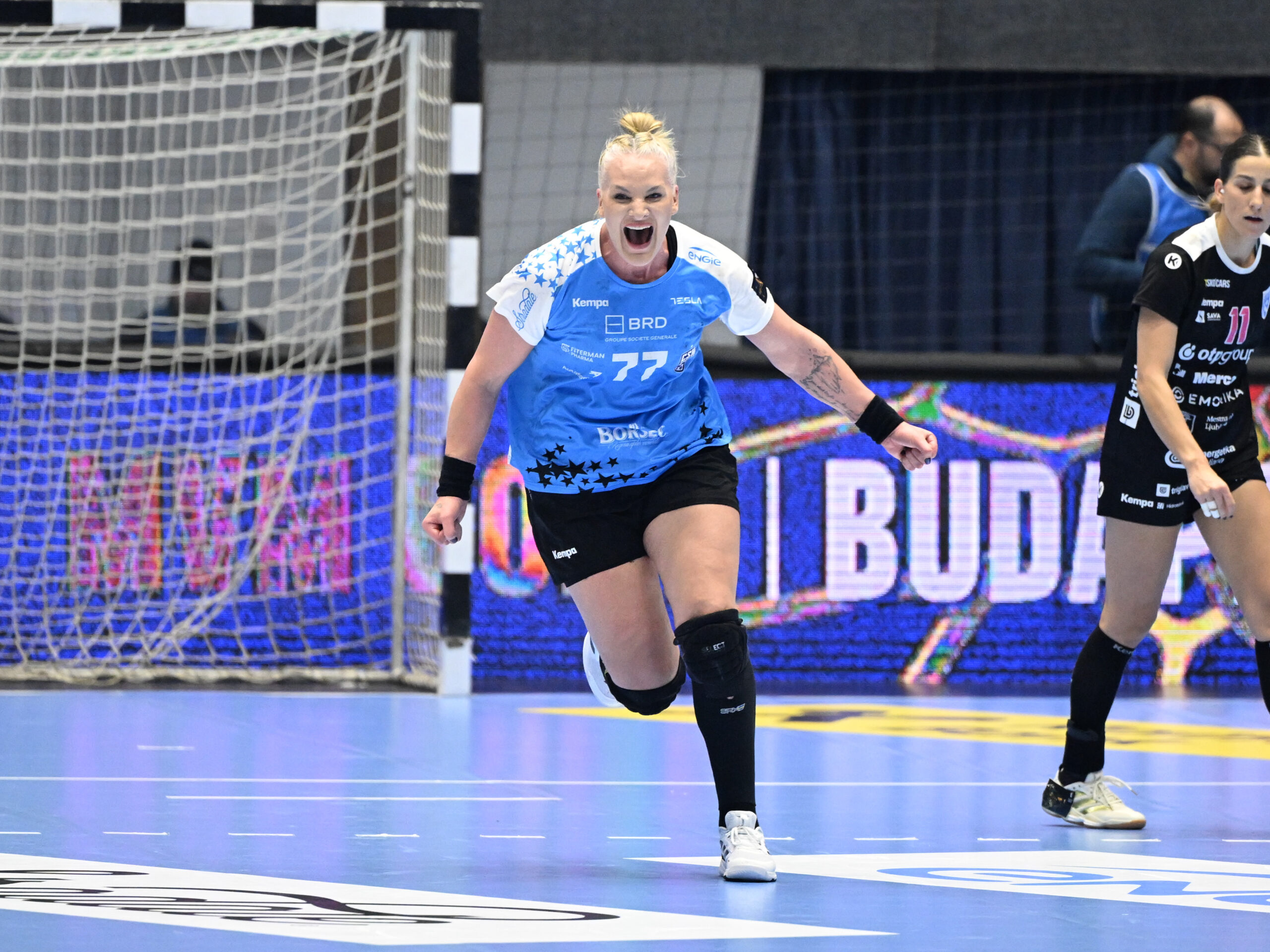 Crina Elena Pintea se bucura dupa un gol marcat, FOTO:Razvan Pasarica/SPORT PICTURES