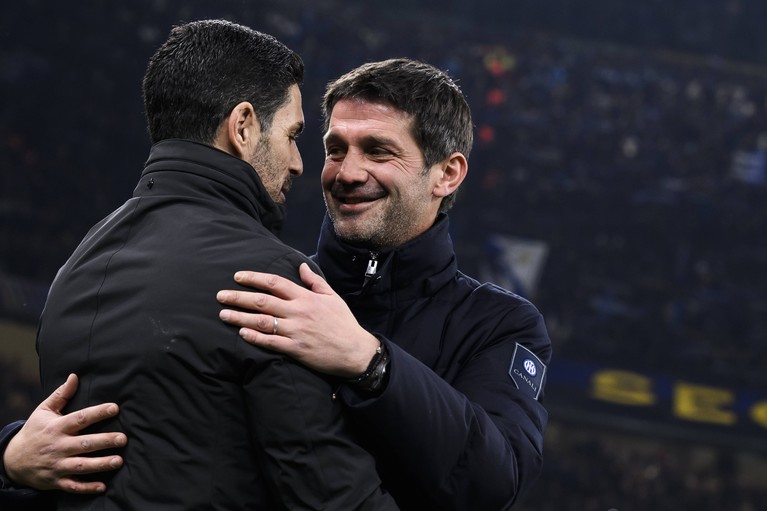 Cristian Chivu imbratisandu-se cu Mikel Arteta inaintea meciului de Champions League dintre FC Internazionale v Arsenal FC, FOTO/IMAGO