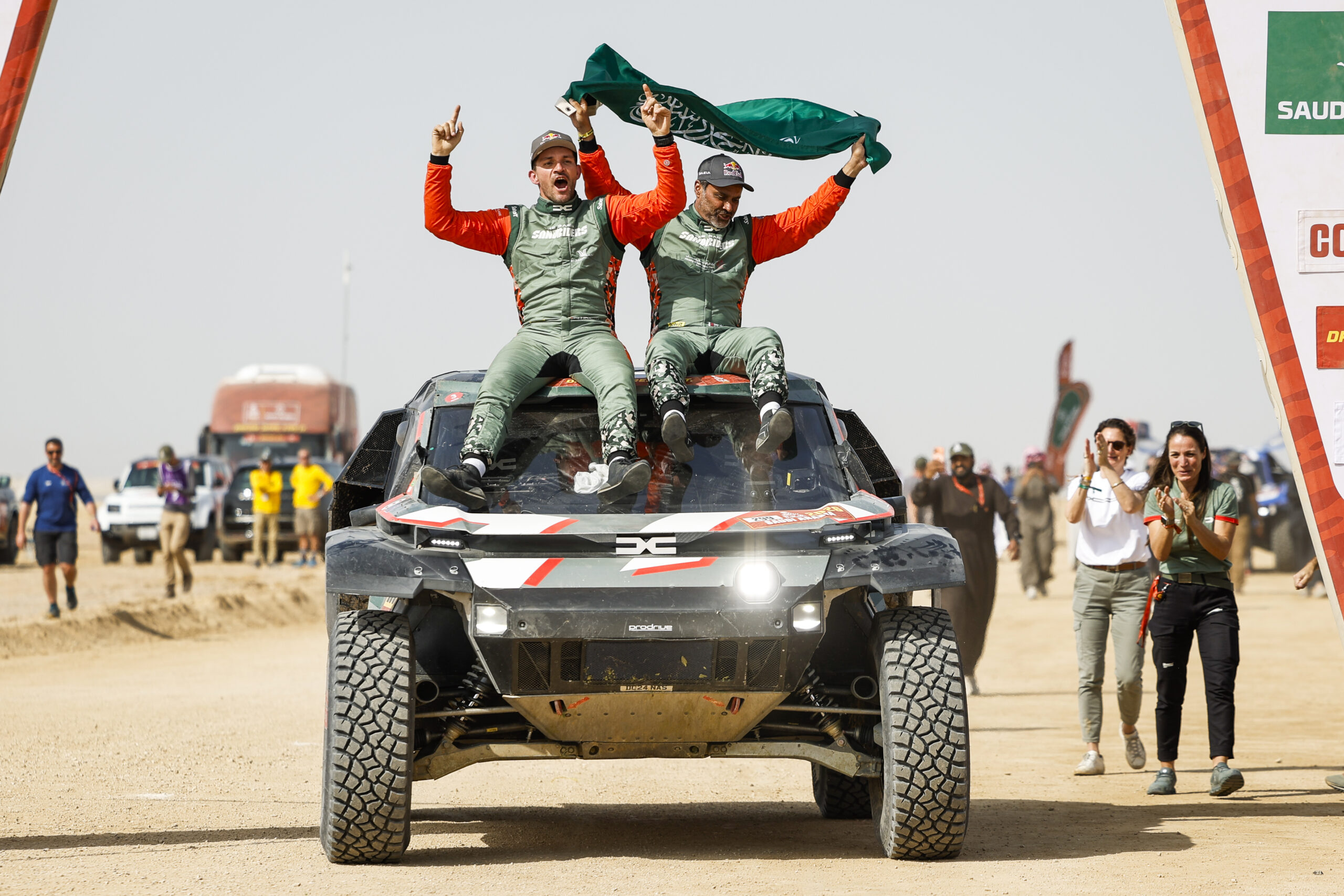 299 AL-ATTIYAH Nasser (qat), LURQUIN Fabian (bel), The Dacia Sandriders, Dacia, Ultimate, BF Goodrich, FIA W2RC, celebrating their win during the Finish of the Dakar 2026, on January 17, 2026 in Yanbu, Saudi Arabia