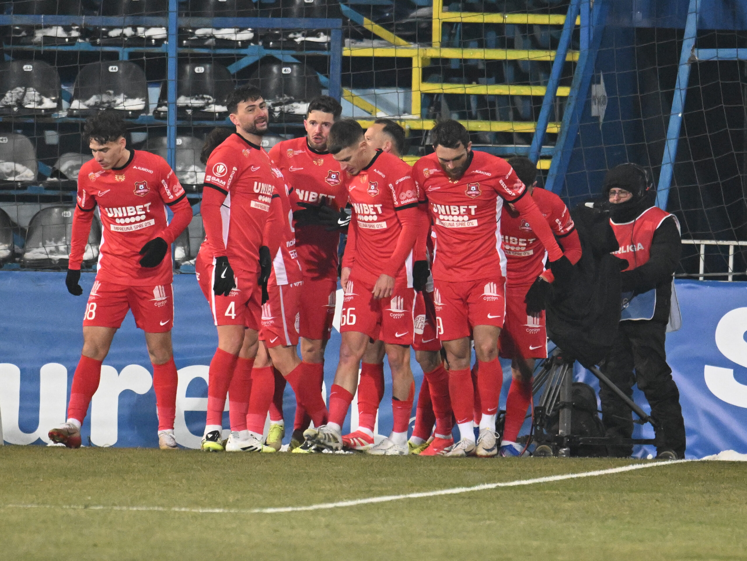 Jucatorii lui Hermannstad celebrand un gol marcat © FOTO:Razvan Pasarica/SPORT PICTURES