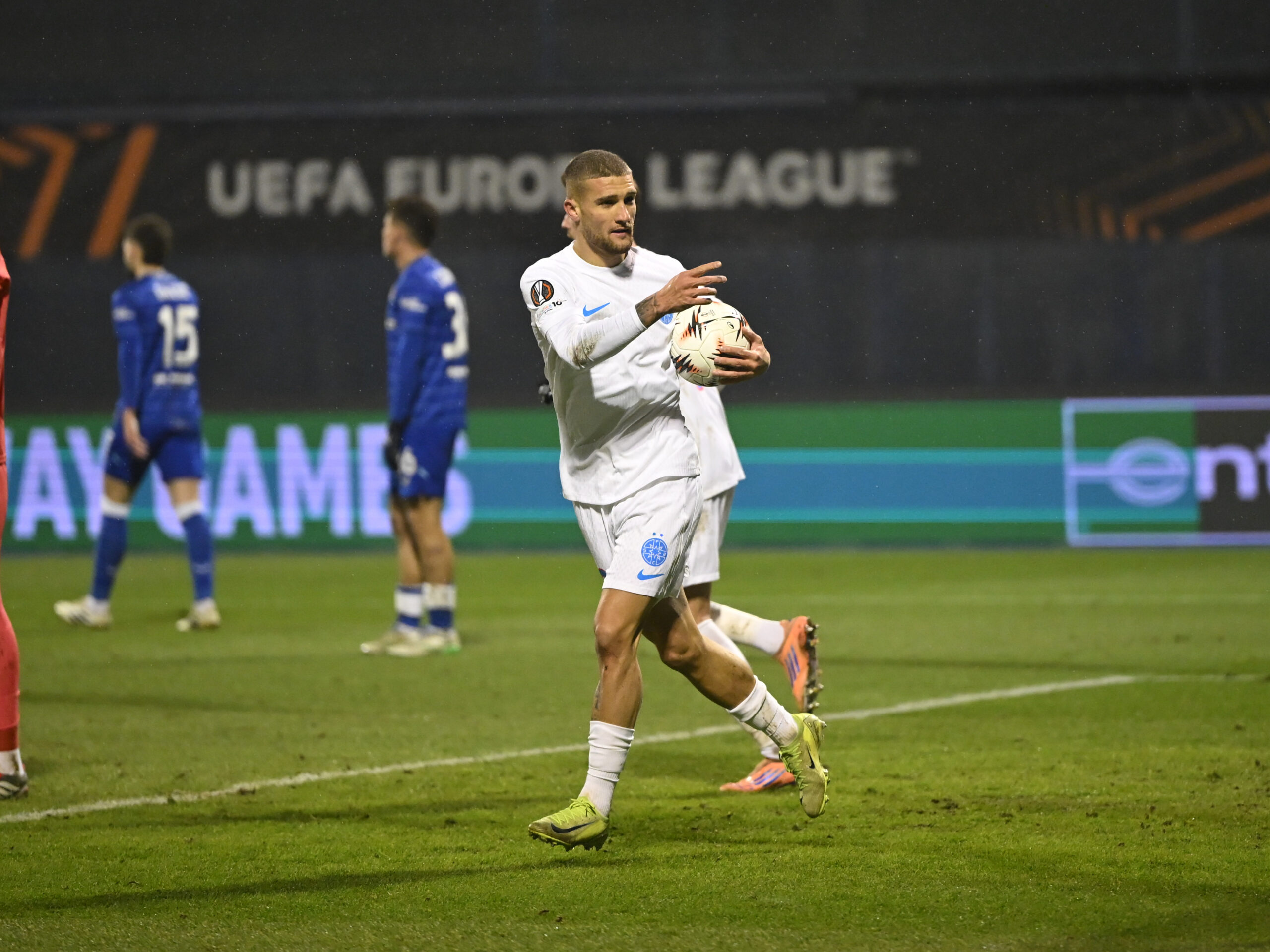 George Daniel Bîrligea se bucură dupa un gol marcat in meciul de fotbal dintre GNK Dinamo Zagreb si FCSB, din cadrul UEFA Europa League, desfasurat pe Stadionul Maximir din Zagreb, joi 22 ianuarie 2026. © FOTO:Razvan Pasarica/SPORT PICTURES