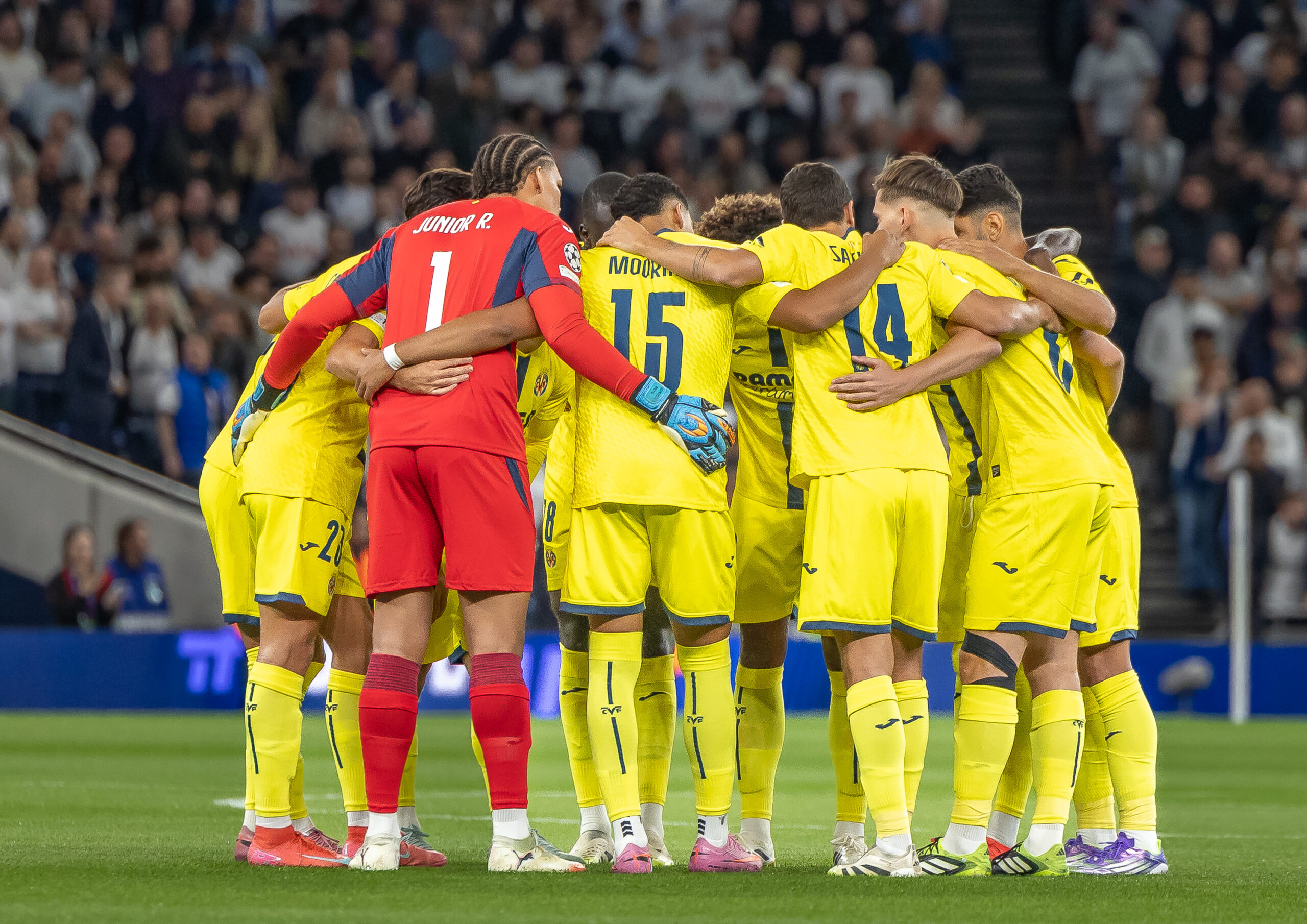 Jucatorii lui Villarreal CF inaintea partidei, Foto: Emil-Sebastian Popescu / SportPulse