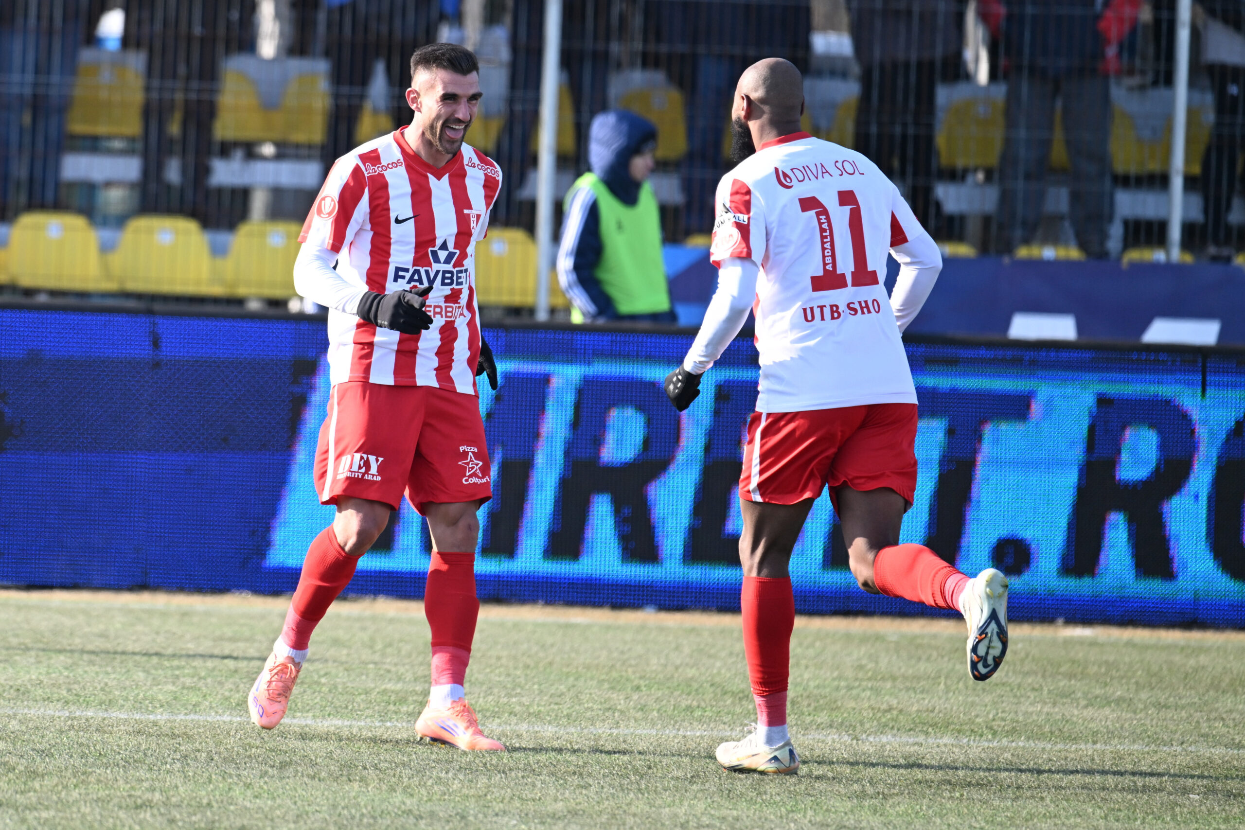 Marius Catalin Coman se bucură dupa un gol marcat alături de Hakim Djamel Abdallah in meciul dintre Unirea Slobozia si UTA Arad, contand pentru Superliga Superbet, desfasurat pe Stadionul 1 Mai din Slobozia, sambata 17 ianuarie 2026. © FOTO:Razvan Pasarica/SPORT PICTURES