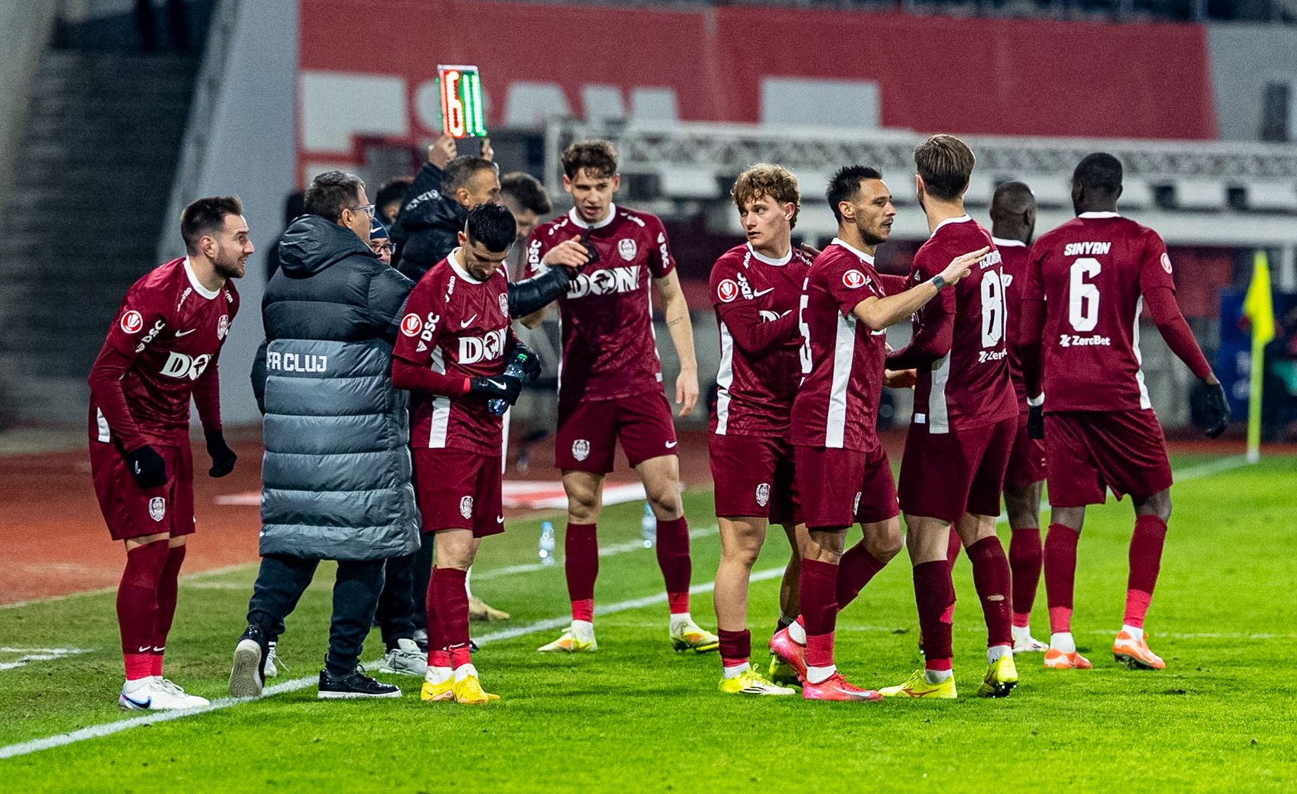 Jucatorii lui CFR Cluj celebrand golul marcat de Lorenzo Biliboc, in partida Hermannstad vs CFR Cluj, FOTO/Horvath Tamas/SportPulse