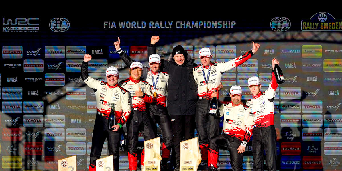 Elfyn Evans si Scott Martin, alaturi de echipa Toyota Gazoo Racing pe podiumul Sweden Rally, FOTO/WRC