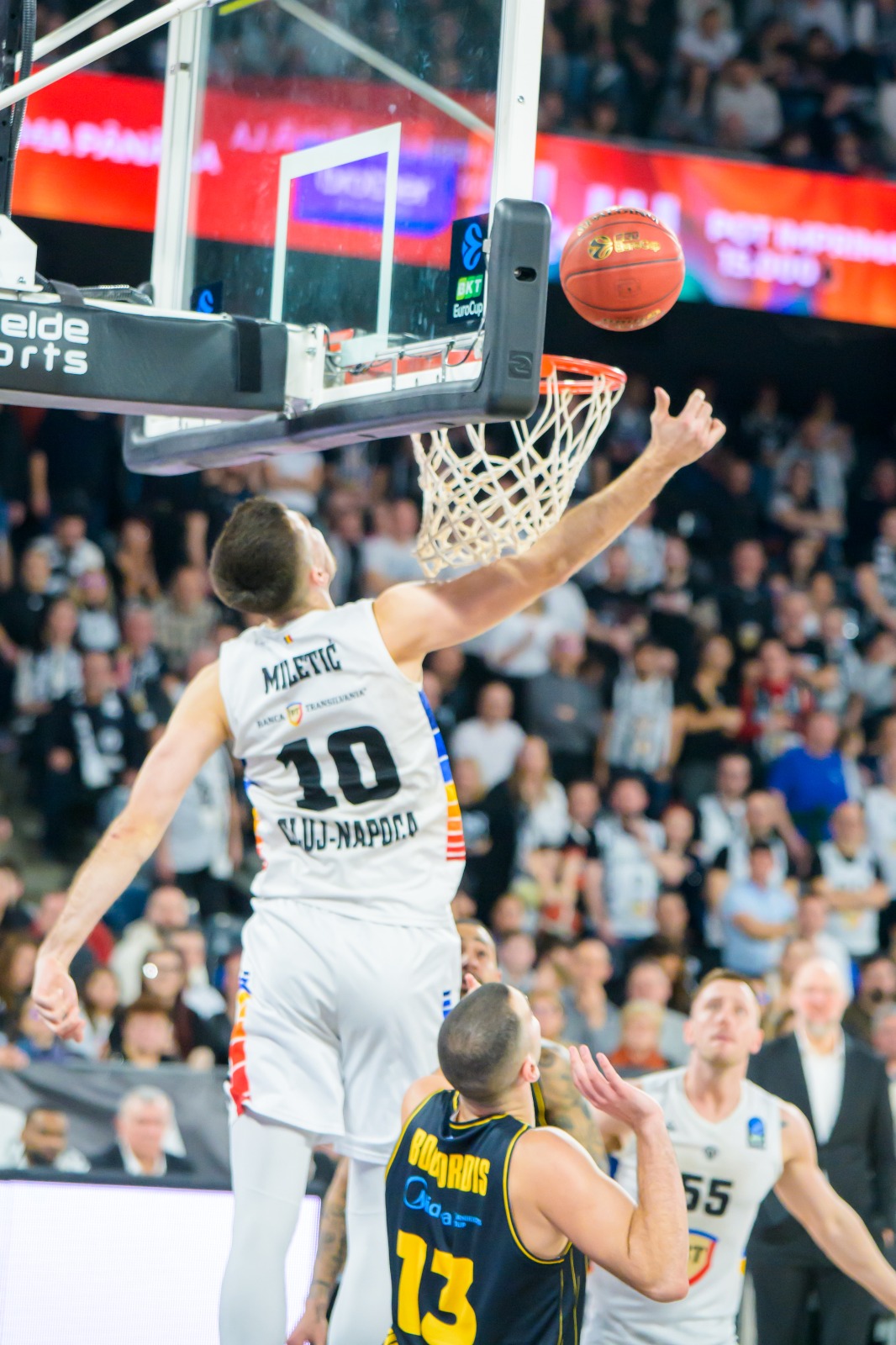 Dusan Miletic de la U-BT Cluj, marcand in partida U-BT vs Aris Salonic, din EUROCUP, FOTO/Ciprian Daniel Pop