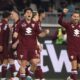 Giovanni Simeone de la Torino celebrand golul alaturi de coechipierii lui, FOTO: CalcioItalia