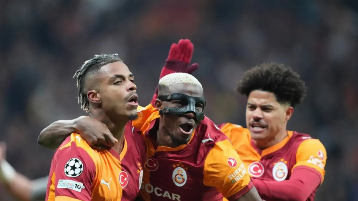 Mario Lemina celebrand golul marcat alaturi de Osimhen si Sara, FOTO/ IMAGO