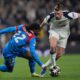 Ademola Lookman de la Atletico Madrin in duel cu Radu Dragusin de la Tottenham, FOTO/ AP/ IMAGO