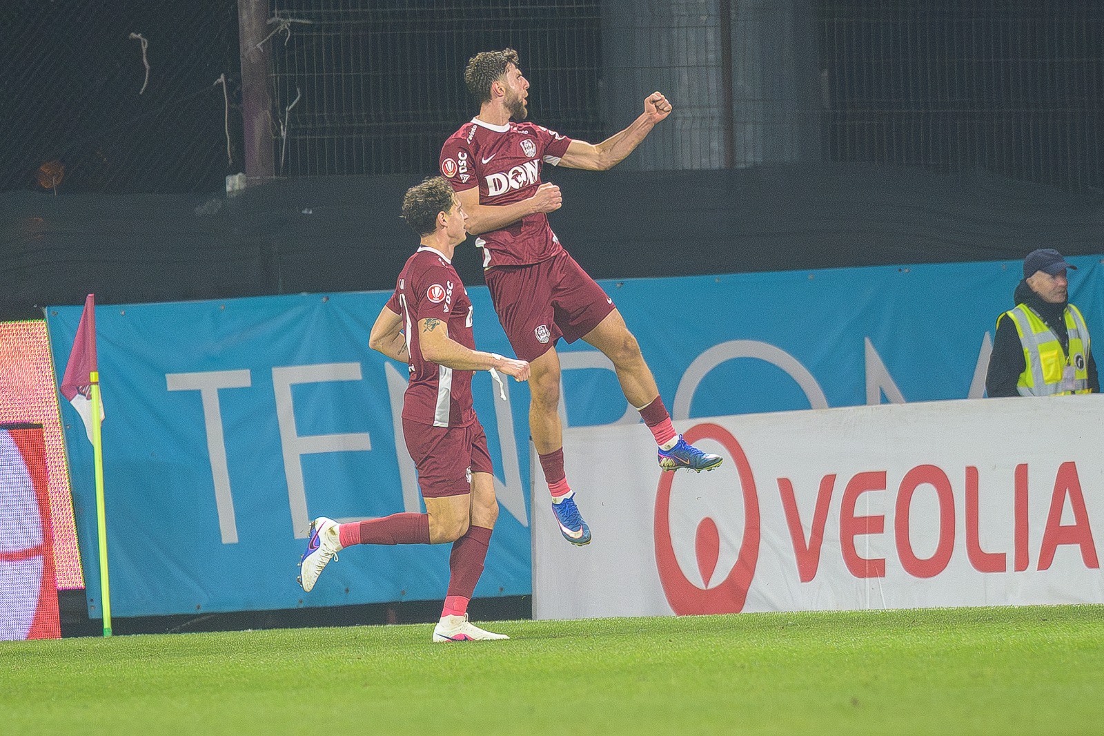 Alibek Aliev celebrand alaturi de colegul sau Matei Ilie golul marcat in potriva celor de la Dinamo Bucuresti, in partida din Superliga dintre CFR Cluj vs Dinamo Bucuresti, FOTO/Ciprian Daniel Pop/SportPulse