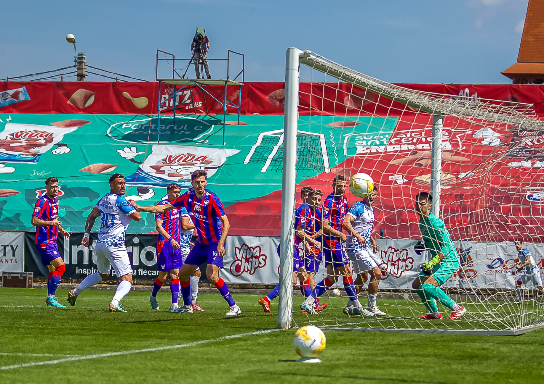 Jucatorii lui Corvinul Hunedoara celebrand golul, FOTO Alex Florea/SportPulse