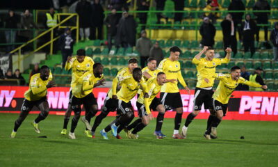 Bucurie a fotbalistilor clujeni Oucasse N'Dayanthane Mendy, Elio Capradossi, Mouhamadou Basirou Drammeh, Issouf Macalou, Andrei Coubis, Mihaita Alexandru Chipciu, Jug Stanojev, Atanas Ioan Trica, Jovo Lukic si Ovidiu Alexandru Bic dupa calificarea in finala competitiei in urma meciului de fotbal dintre FC Arges si Universitatea Cluj, semifinala Cupei Romaniei Betano, desfasurat pe Stadionul Orasenesc din Mioveni, marti 21 aprilie 2026. © FOTO:Razvan Pasarica/SPORT PICTURES