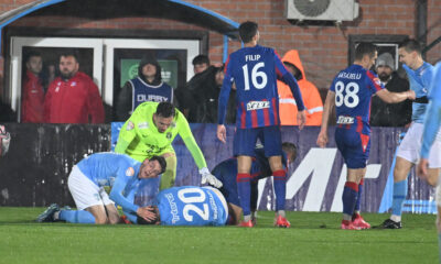 Schieb Marvin, Alexandru Gabriel Maxim, Ioan Constantin Filip, Bogdan Ilie Vatajelu si Mihael Alexandu Onisa alaturi de Daniel Alexandru Git accidentat grav in meciul de fotbal dintre FC Voluntari si FC Bihor Oradea, contand pentru Play off-ul Ligii a-2-a Casa Pariurilor, desfasurat pe Stadionul Anghel Iordanescu din Voluntari, joi 30 aprilie 2026. © FOTO:Razvan Pasarica/SPORT PICTURES