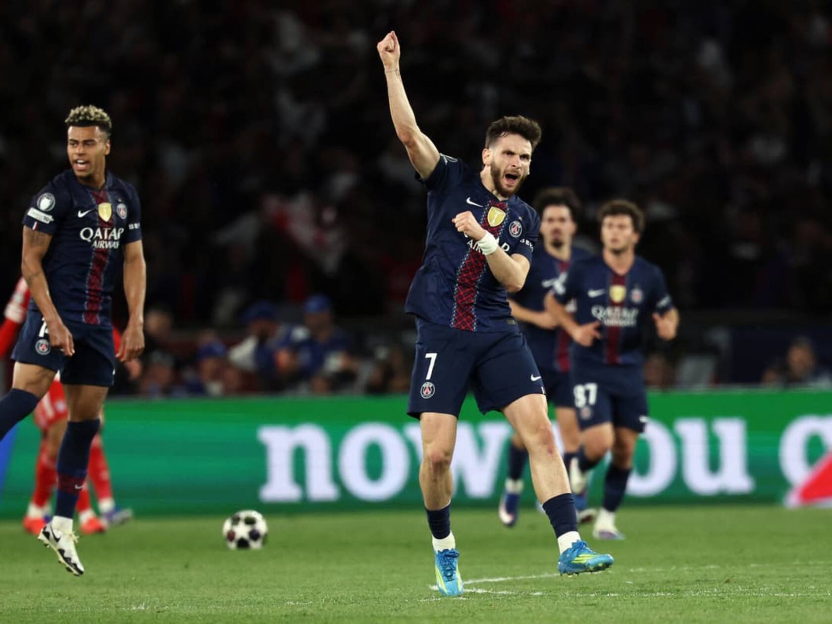 Kvaratskhelia de la PSG celebrand golul marcat, FOTO: IMAGO