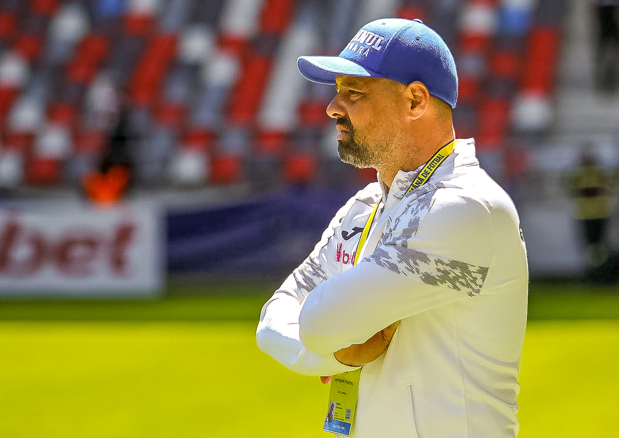 Florin Maxim, antrenor principal Corvinul Hunedoara in timpul partidei de playoff dintre CSA Steaua vs Corvinul Hunedoara, Stadion Steaua, FOTO: Alexandru Florea/ SportPulse